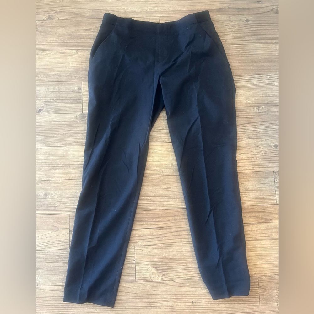 (Uniqlo) Lightweight ankle-length slacks in navy